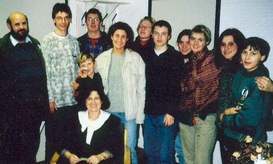 Dezember 1996: Uli Iberer, Christian Limbeck, Gabi Wendl, Manuela Trummer, Martin Siegert, Cornelia Winkler, Andrea Wagner, Elisabeth Morgenschweis (nicht auf dem Foto: Uli Piehler) (mit Stationen und Begegnungen in Zagreb)