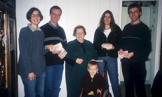 Dezember 2001: Melanie Knarr, Rainer Kohl, Jelena Brajsa, Tomi Brajsa, Marina Knarr, Uli Iberer (mit Stationen und Begegnungen in Zagreb)